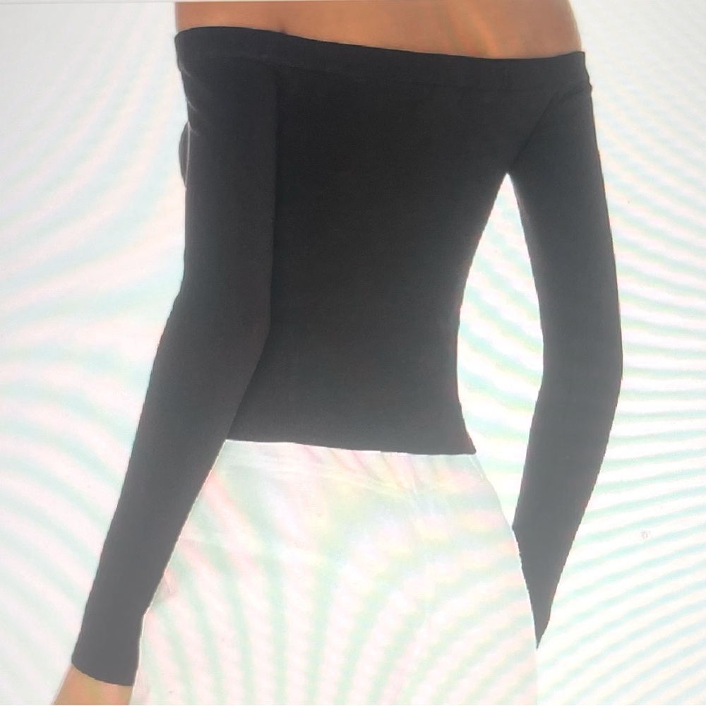 Superdown Revolve Shaye Cold Shoulder Top with Front Zipper Closure - Size XS. - Picture 5 of 5